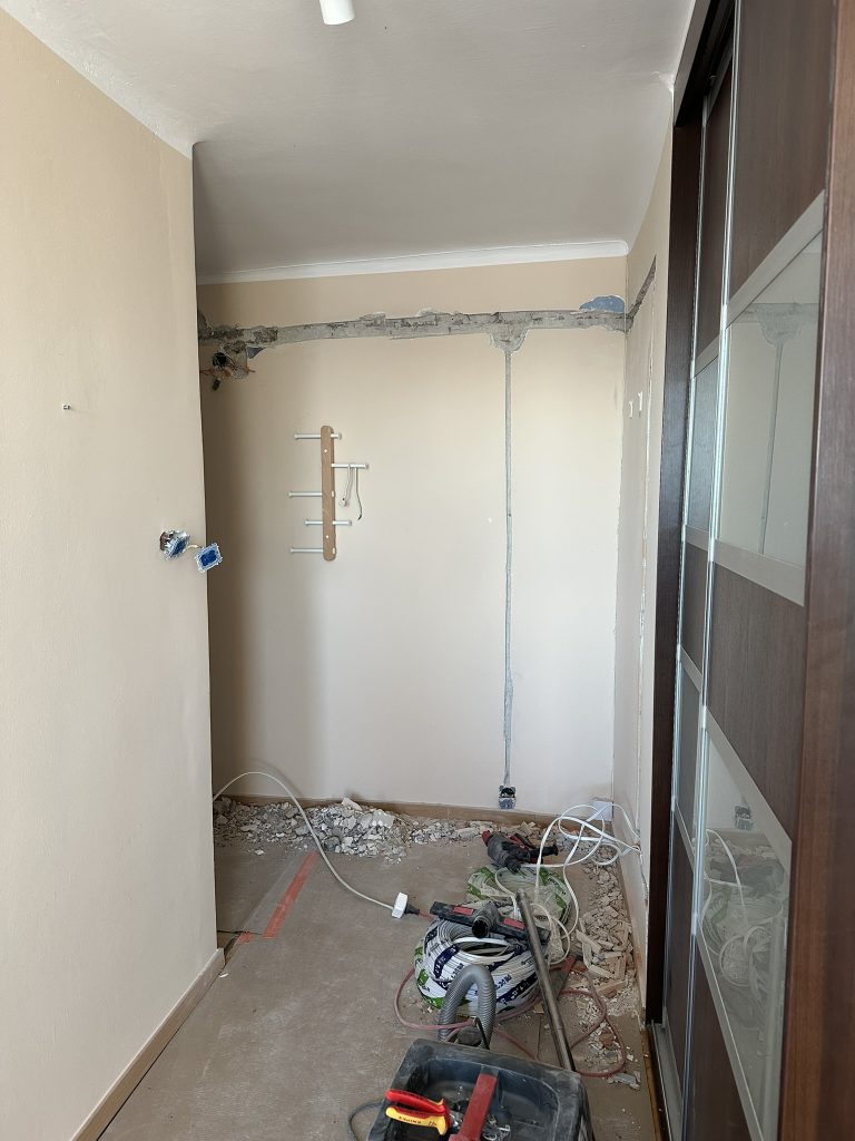 Kompleksowa wymiana instalacji elektrycznej w starym bloku