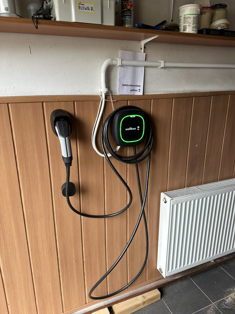 Wallbox w garażu domu jednorodzinnego